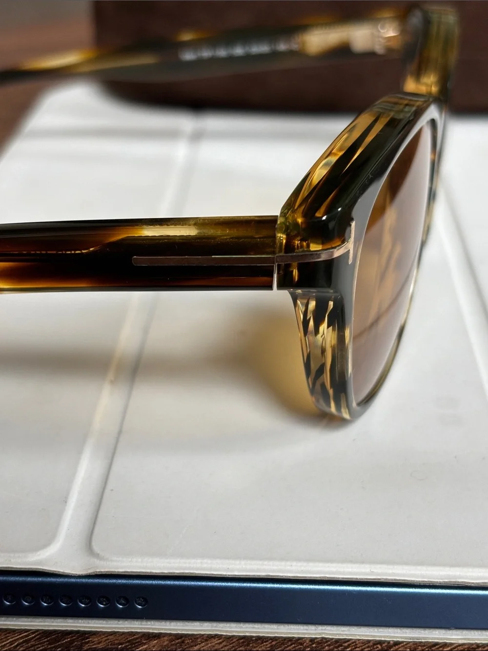 Tom Ford Tortoiseshell wayfarer Frame with Amber Lenses Sunglasses. TF118052E145